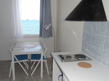 Seafront Studios And Apartments