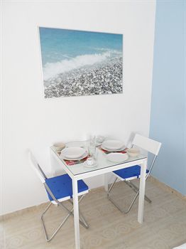 Seafront Studios And Apartments
