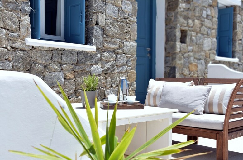 En Lefko Prive Suites Hotel