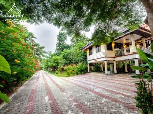 Hotel Baan Nam Pen Resort