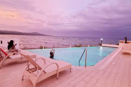 Argao Royal Palm Beach House+wifi+great Amenities