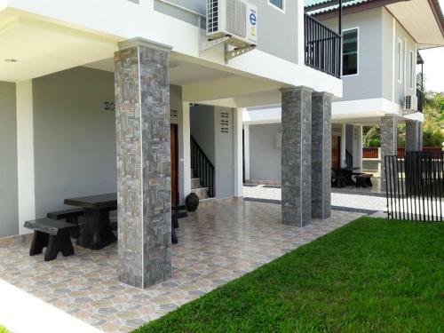 For Friends House 1006