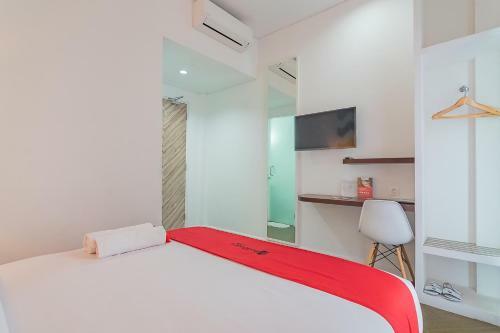 Reddoorz Premium @ Hotel Hebat