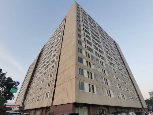 Cari 002 Emerald Tower Apartment