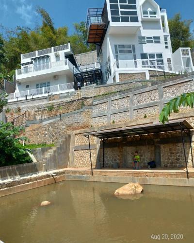Kina Putih Resort