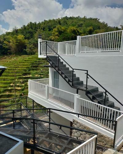 Kina Putih Resort