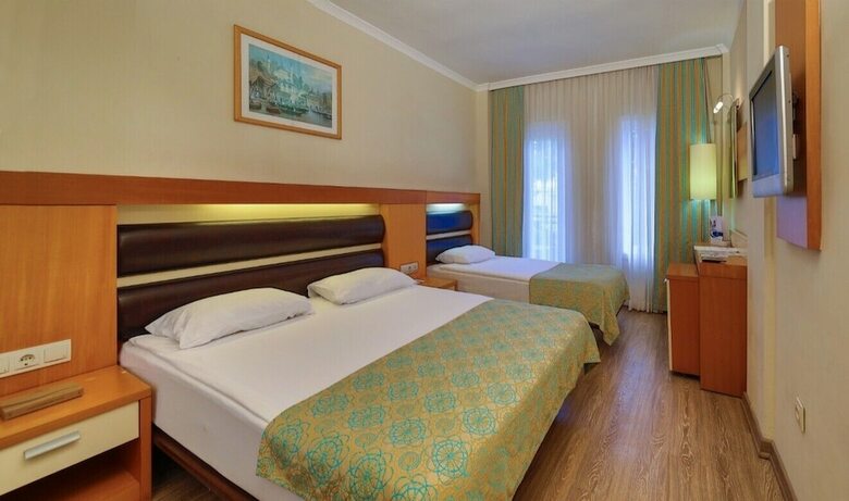 Hotel Crystal Flora Beach Resort