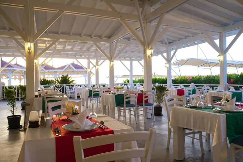 Hotel Crystal Flora Beach Resort