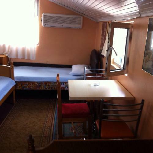 Hostal Hotel Necmi