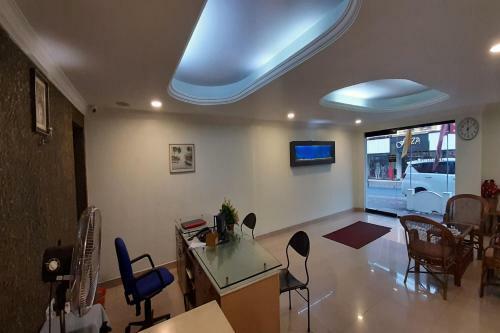 Hotel Madaparambil Residency