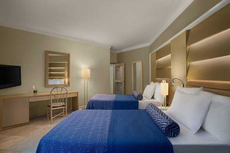 Hotel Renaissance Antalya Beach Resort & Spa