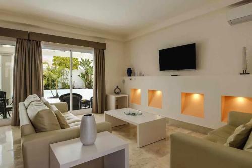 Priv� Royal Villa Bahiazul