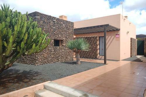 Anahi Homes- Villa Palm View