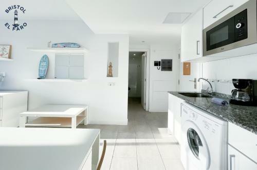 Apartamento Digital Bristol El Faro - Wifi Free & Pool - 3 Persons
