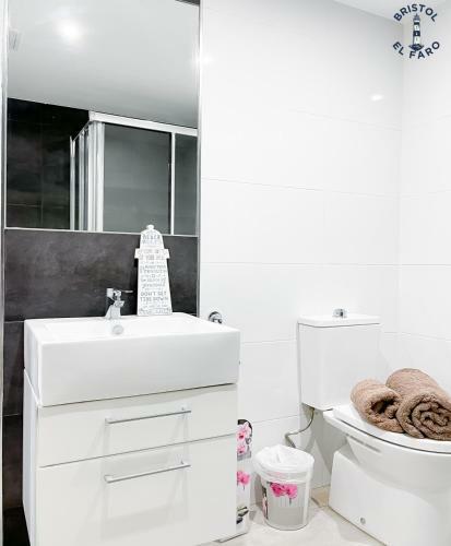 Apartamento Digital Bristol El Faro - Wifi Free & Pool - 3 Persons