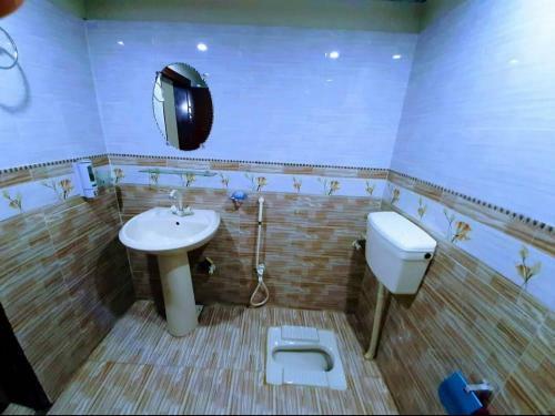 Hostal Galaxy Inn Hotel Near Millennium