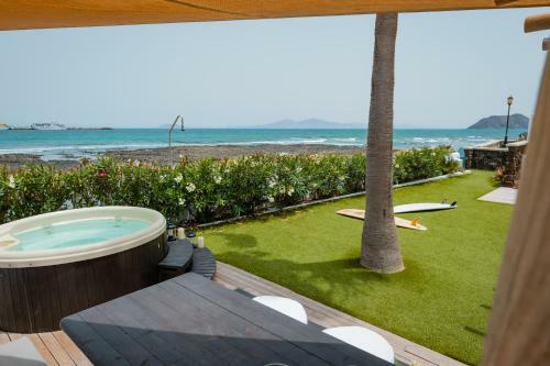 Villa Maluhia Beachfront