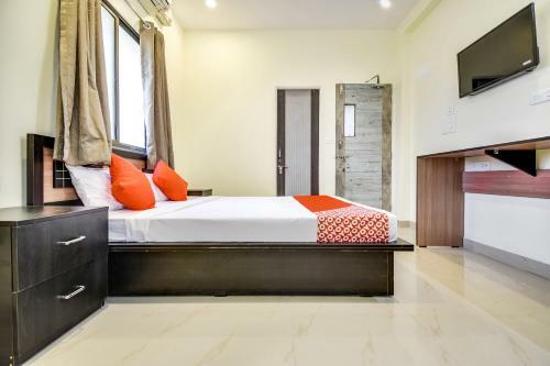Oyo 786 Hotel Shree Guru Annex