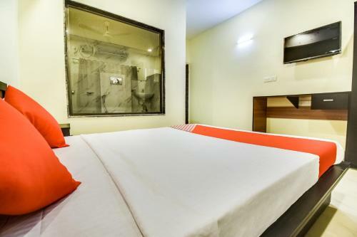 Oyo 786 Hotel Shree Guru Annex
