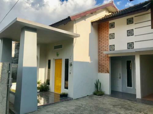 Villa Batu Keluarga Nn