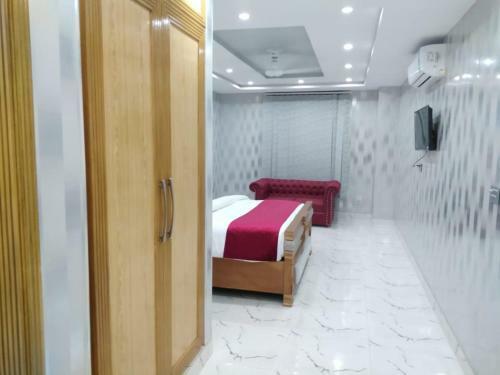 The Rich Hotel