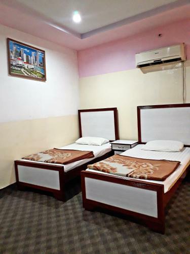 Gulberg View Hotel - Main Market