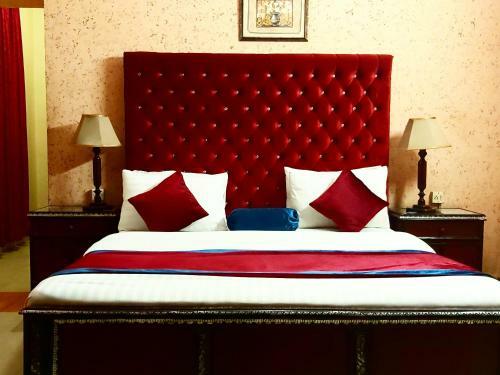Hostal New Pakeeza Hotel
