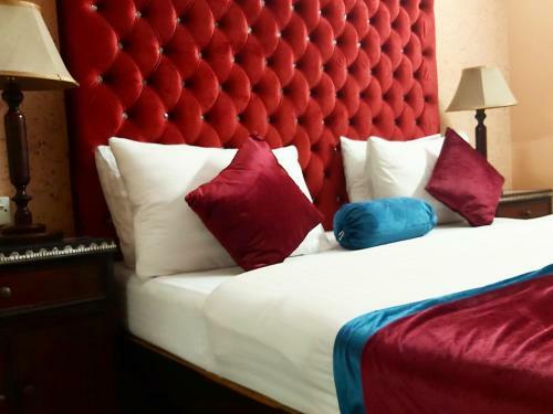 Hostal New Pakeeza Hotel