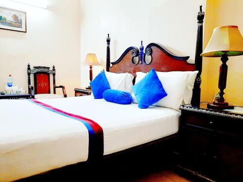 Hostal New Pakeeza Hotel