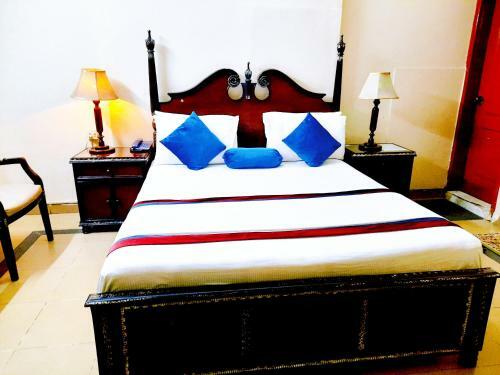 Hostal New Pakeeza Hotel