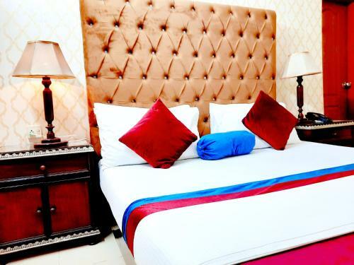 Hostal New Pakeeza Hotel