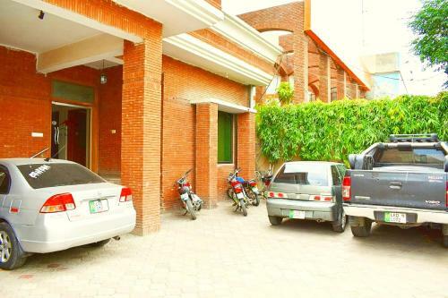 Hostal New Pakeeza Hotel