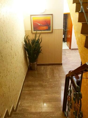 Hostal New Pakeeza Hotel