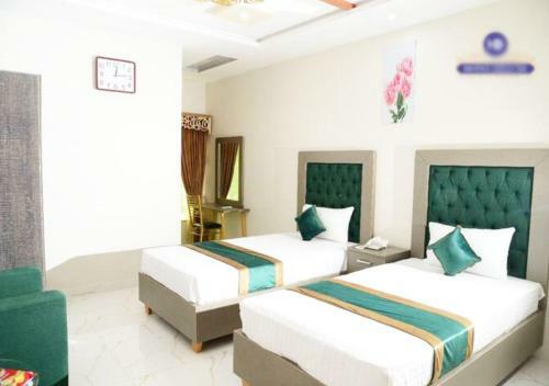 Family Hotel Johar Town