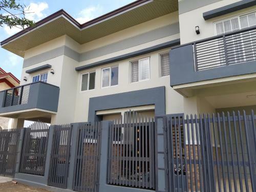 Restful 3br Hillside Duplex House