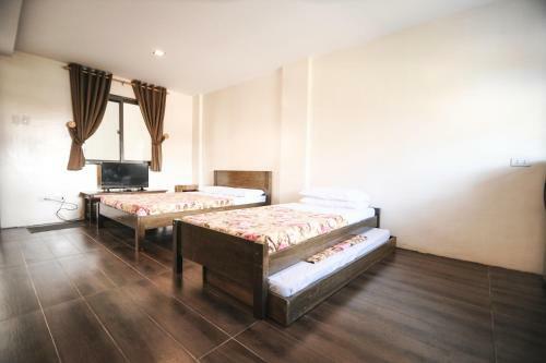 Hotel Pine Breeze Cottages