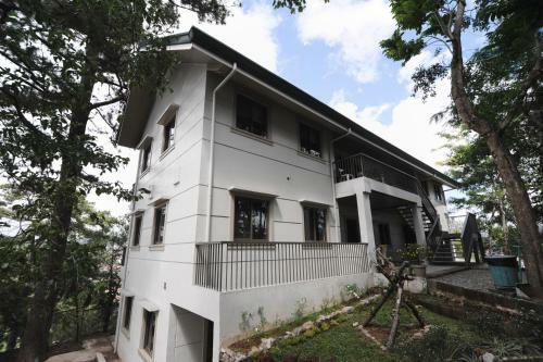 Hotel Pine Breeze Cottages