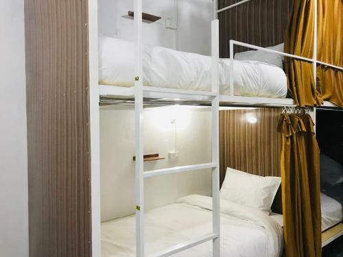 Naga Hostel & Caf�
