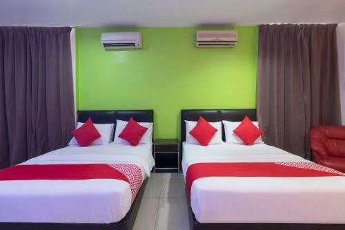 Oyo 44072 Mines Cempaka Hotel