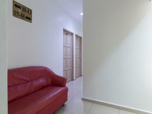 Oyo 44072 Mines Cempaka Hotel