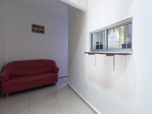 Oyo 44072 Mines Cempaka Hotel