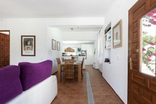 Villa Celi: Sea- & Mountain View, Peaceful & Comfortable.