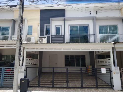Hostal Impact Mt Guest House