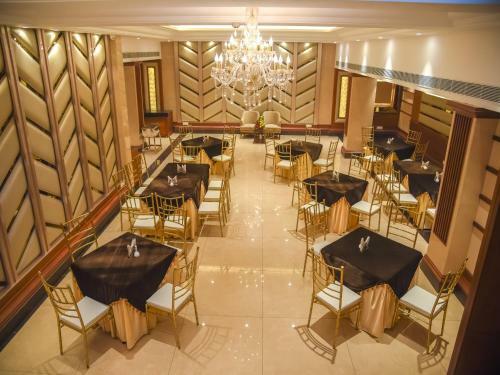 Hotel Bharawan Clarks Inn Express