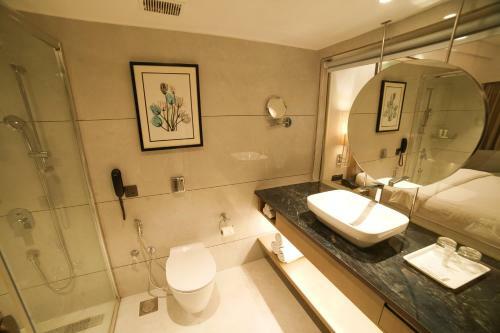 Hotel Regenta Place Amritsar, Gt Road