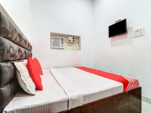 Oyo 82426 Hotel Pb02 Inn