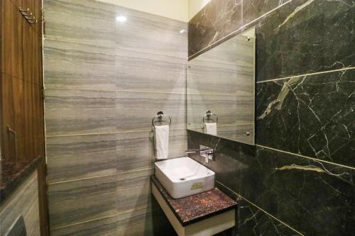 Fabhotel Prime Welcome Inn2