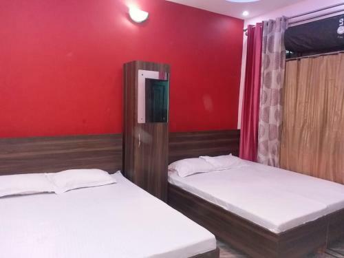 $ 4 Home Stay