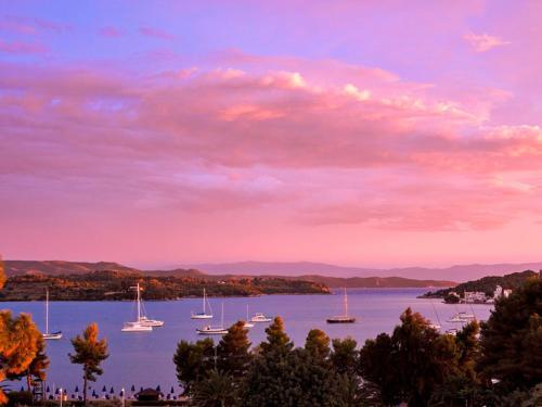 Aks Porto Heli Hotel