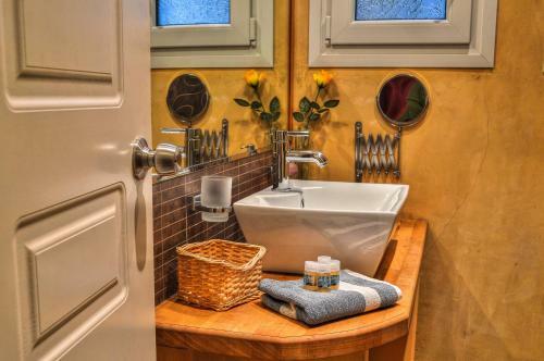 Hostal Iro Suites
